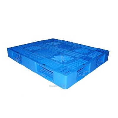 Plastic tray